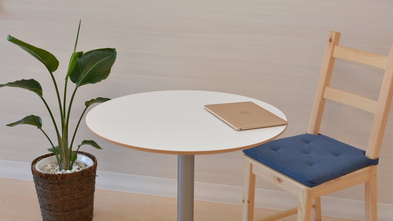 verschil tussen een bijzettafel en een salontafel