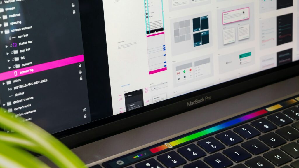 Gedetailleerd UI-ontwerp op laptopscherm toont componenten van een digitale gebruikersinterface