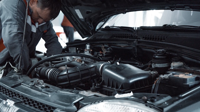 Het verschil tussen een ECU en een BCM-module ligt bij de motor en het interieur
